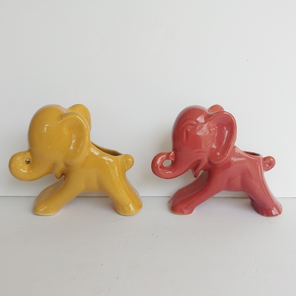 Decorative two elephants. Pencil holder or planter